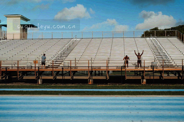 球队资料库卡片叠放，绿色同步图标